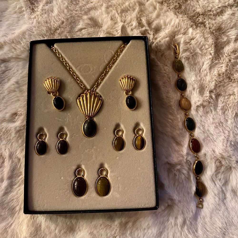 Stone Necklace, earrings and bracelet